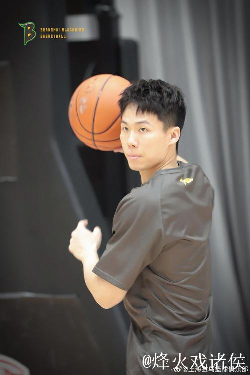 上海玄鸟队巡礼：赖益烨、汤杰等球员亮相NBL发布