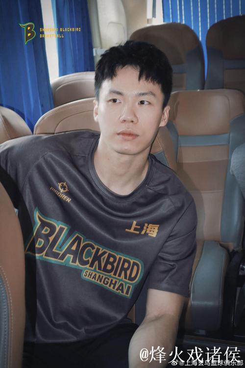 上海玄鸟队巡礼：赖益烨、汤杰等球员亮相NBL发布